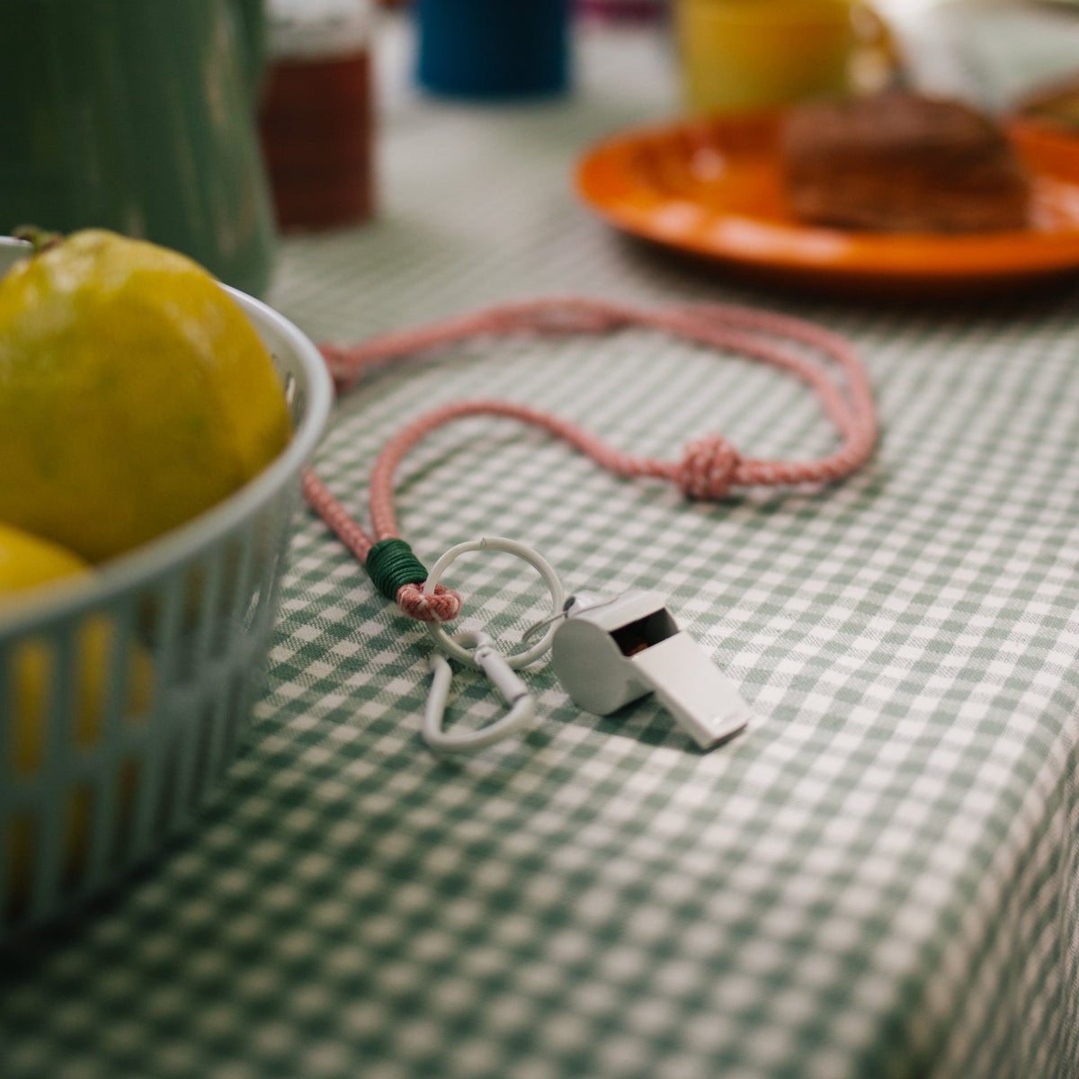Sticky Lemon Keycord + Whistle – The Wild