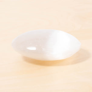 Selenite Palmstone | © Conscious Craft