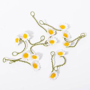 12 silk daisies to make a Daisy Chain | ©️Conscious Craft