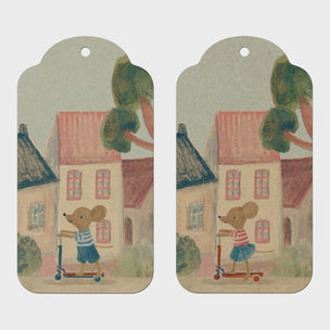 Maileg Two vintage-style gift tags with a mouse on a scooter in front of houses.
