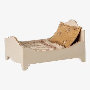 Off White Bed | Mouse Conscious Craft