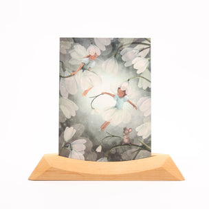 Snowdrop Wiggle Postcard from Bijdehansje | Photo ©️ Conscious Craft