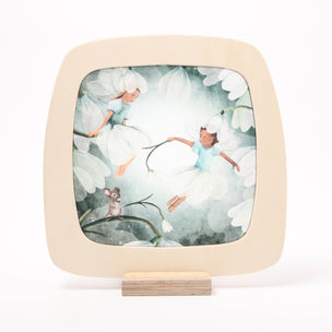 Snowdrop Wiggle Seasonal Silhouette from Bijdehansje | Photo ©️ Conscious Craft