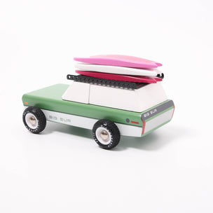 Candylab eooden toy SUV Big Sur Green with surfboard set on the roof | © Conscious Craft