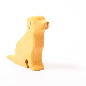 The yellow wooden toy labrador from Eric & Alberts | © Conscious Craft