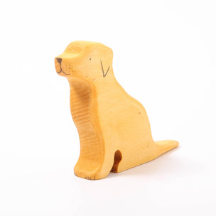 The yellow wooden toy labrador from Eric & Alberts | © Conscious Craft