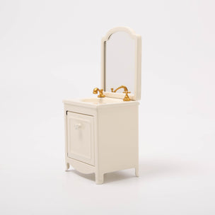 Maileg white sink-dresser fro the Maileg mice dollhouse
