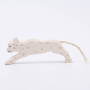 Ostheimer wooden Snow Leopard toy figure | © Conscious Craft