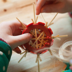 Straw Star Form to make 8 Pointed Star | © Conscious Craft