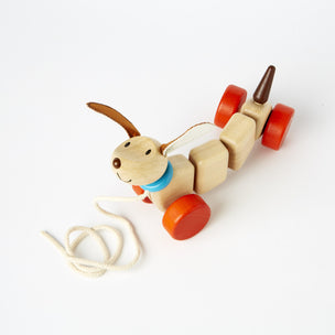 Plan Toys Happy Puppy pull along | © Conscious Craft