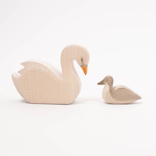 Eric & Albert wooden toy Cygnet with mother Swan| © Conscious Craft