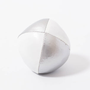 Juggling Balls | Beginners Thud Balls silver & white | © Conscious Craft