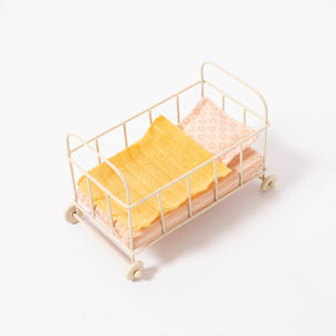 Cot bed | Micro Rose | © Conscious Craft