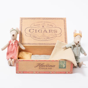 Maileg Mum & Dad Mice in Cigar Box NEW | © Conscious Craft