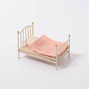 Vintage Bed for Mouse | Off White | © Conscious Craft