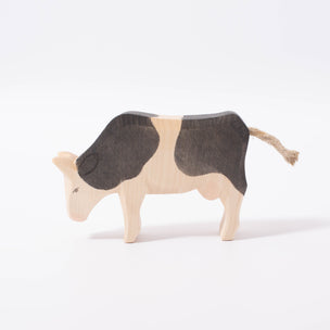 Ostheimer Cow Black & White Eating | © Conscious Craft