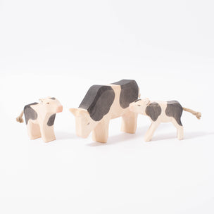 Ostheimer Black & White Cow Family | © Conscious Craft