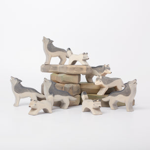 Ostheimer Wolf Pack Howling | Forest Animal | © Conscious Craft