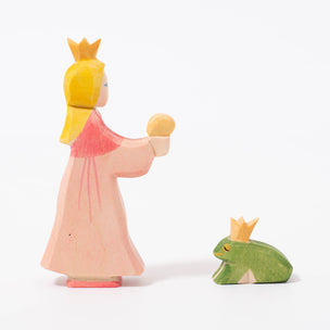 Wooden toy fairytale princess & frog with crown | ©Conscious Craft